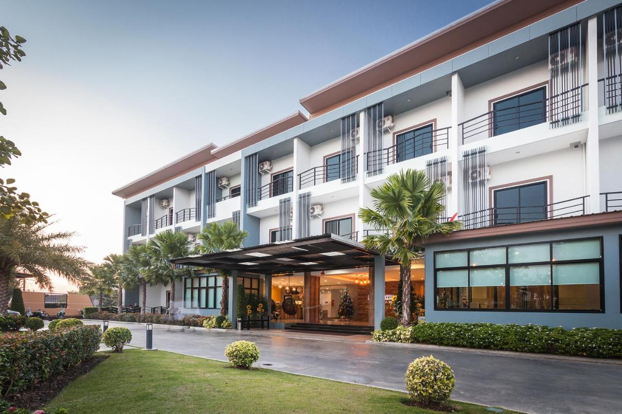 Ray Hotel Buriram Exterior photo